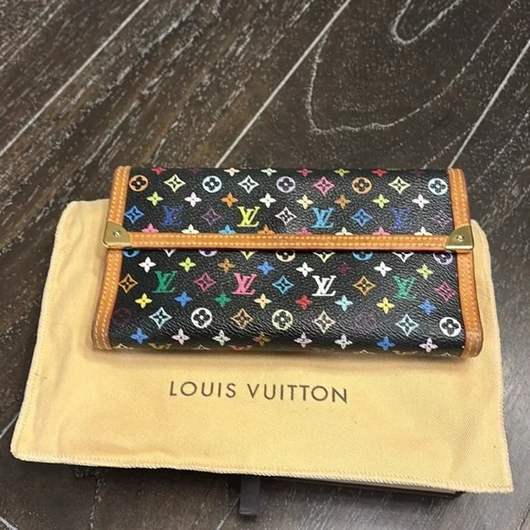 LV wallet with COA - Picture 8 of 9